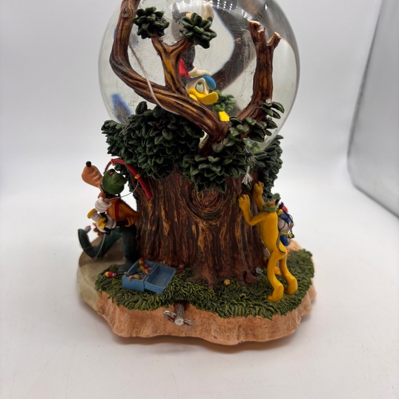 Disney Mickey Mouse and Friends Musical Water Snow Globe Let's Go Fly a Kite - Picture 7 of 16